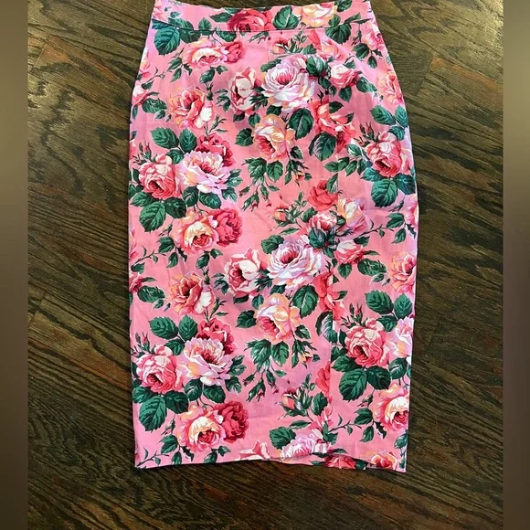 Pink Vixen floral skirt - Picture 1 of 2